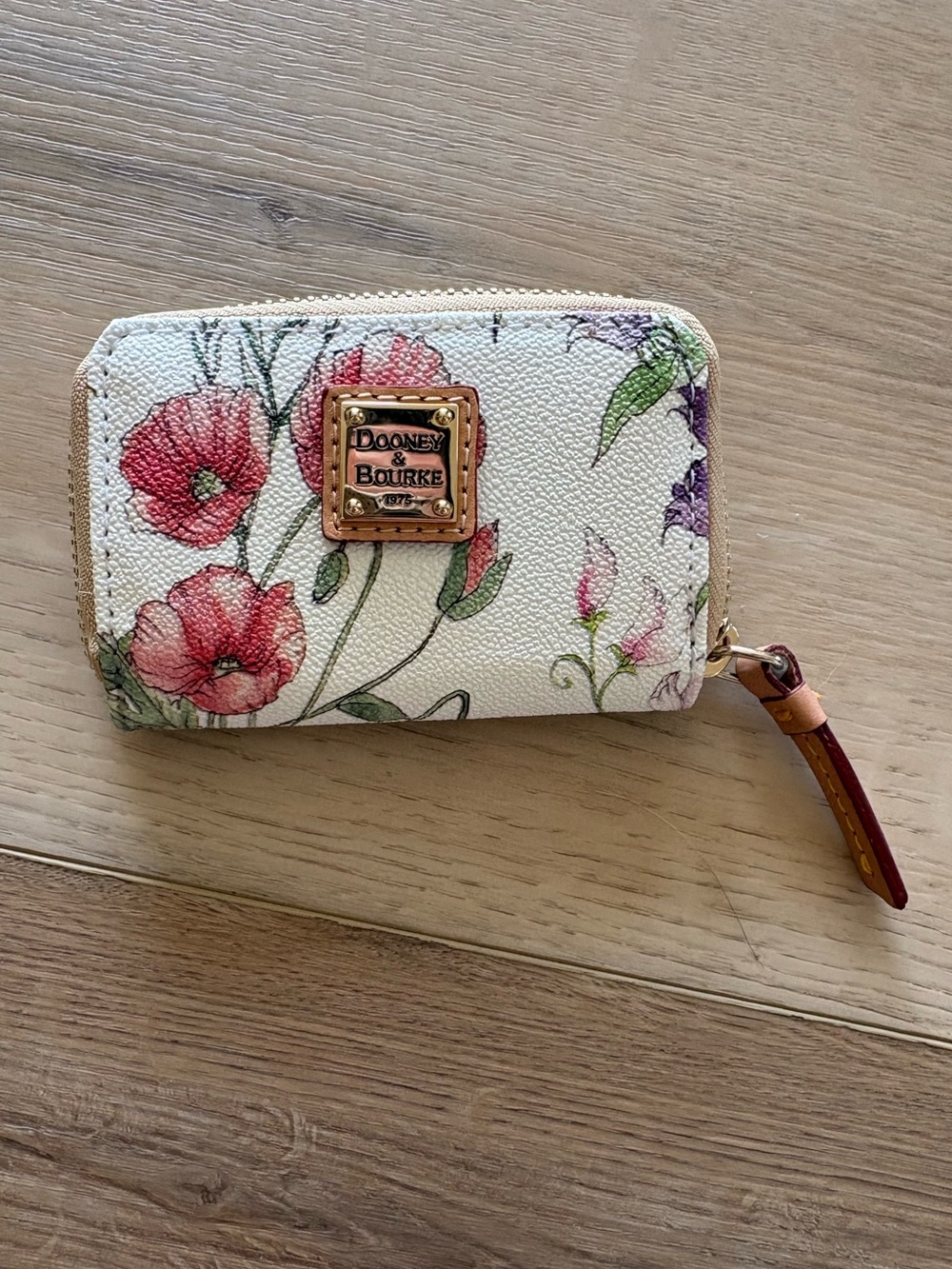 Dooney & Bourke botanical zip around credit card case. NWOT